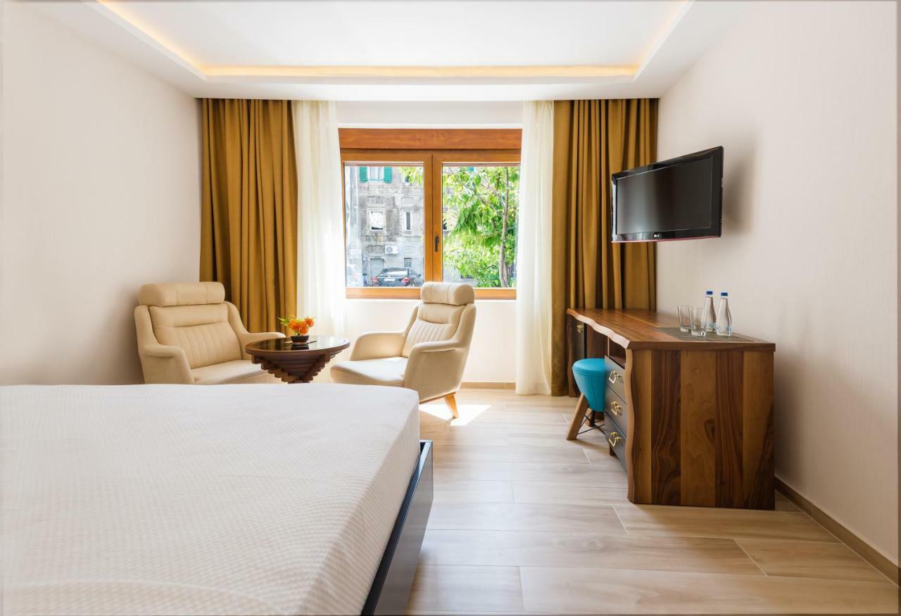 Waikiki Apartments Tivat Exterior foto